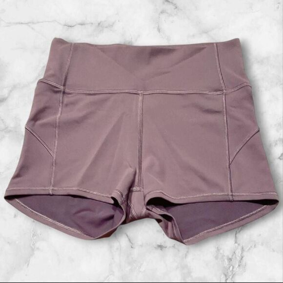 Lululemon Size 6 In Movement Shorts 2" - Picture 1 of 4